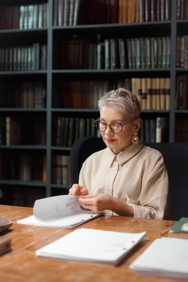 Espace de travail organisé pour illustrer l’organisation